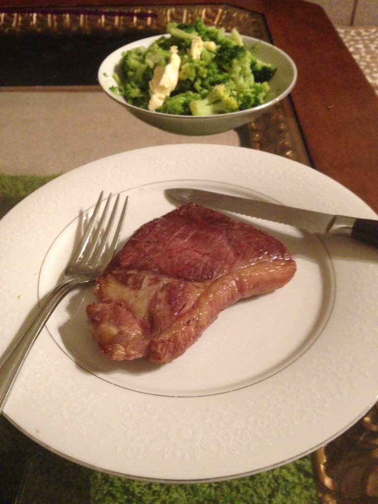 One of my favorite meals. A rare steak from Alderspring along with steamed broccoli with raw butter on it.